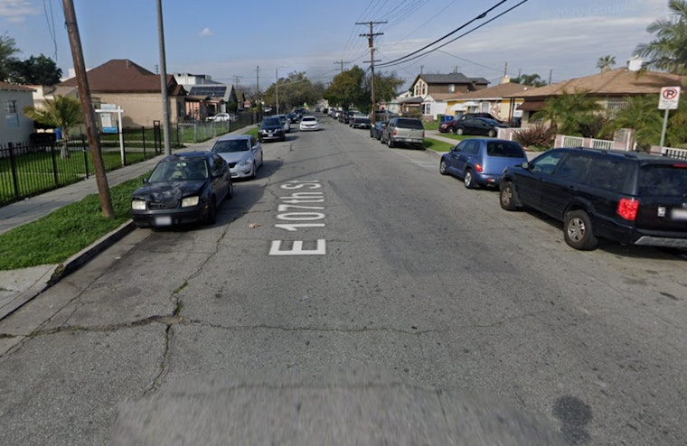 Los Angeles Firefighters Extinguish Blaze in Watts Garage, No Injuries Reported