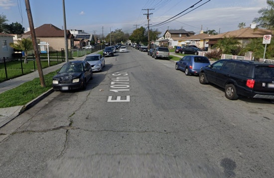 Los Angeles Firefighters Extinguish Blaze in Watts Garage, No Injuries Reported