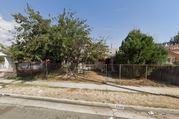 Los Angeles Firefighters Extinguish Sun Valley Home Blaze, Rescue Two and Pets Within 21 Minutes