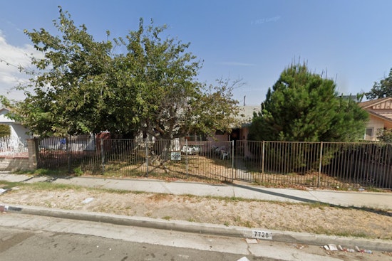 Los Angeles Firefighters Extinguish Sun Valley Home Blaze, Rescue Two and Pets Within 21 Minutes