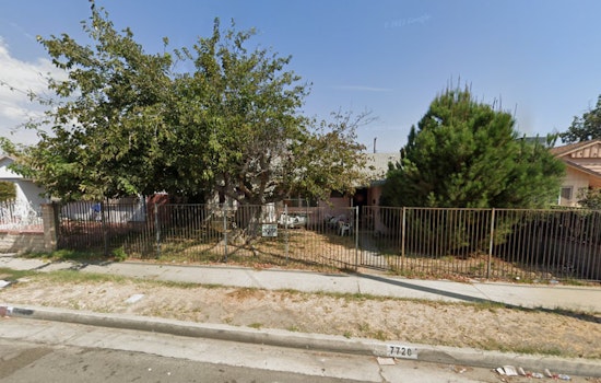 Los Angeles Firefighters Extinguish Sun Valley Home Blaze, Rescue Two and Pets Within 21 Minutes