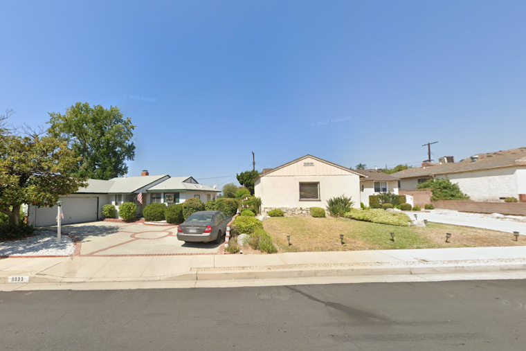 Los Angeles Firefighters Quickly Extinguish Blaze in Shadow Hills Home, No Injuries Reported