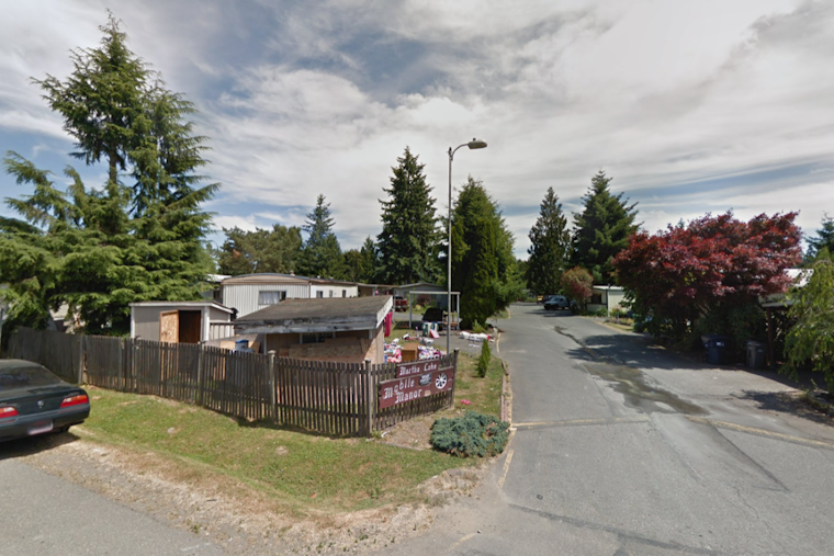 Lynnwood Residents Face Costly Repairs as Windstorm Fells Tree on Mobile Homes, Red Cross Assists Displaced Families