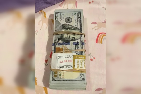 Man Charged in $700K Casino Scam in Hartford, FBI Probe Leads to Chicago Home