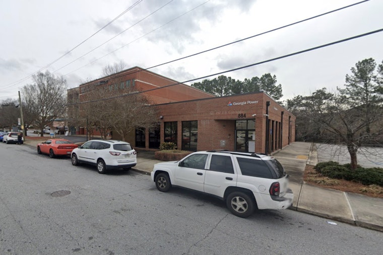 Man Critically Injured in Stabbing Incident on Atlanta Street, Police Seek Witnesses