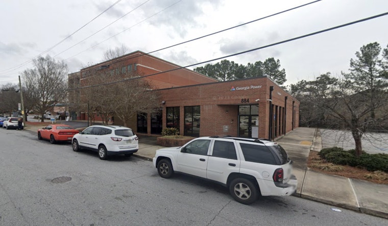 Man Critically Injured in Stabbing Incident on Atlanta Street, Police Seek Witnesses
