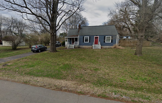 Nashville Firefighter Sustains Minor Burns Fighting Early Morning Donelson Blaze