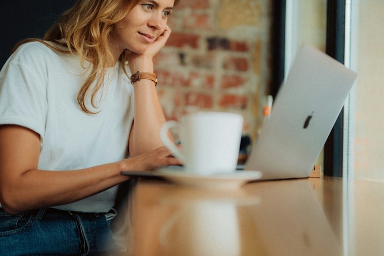 New Research from Texas McCombs Sheds Light on Online Workplaces