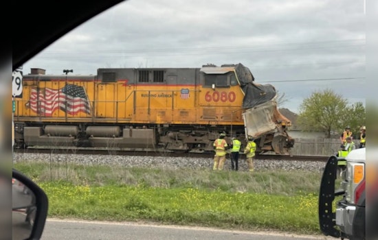 No Injuries as Train Collides with 18-Wheeler in Hutto, Texas, Minimal Traffic Disruption Reported