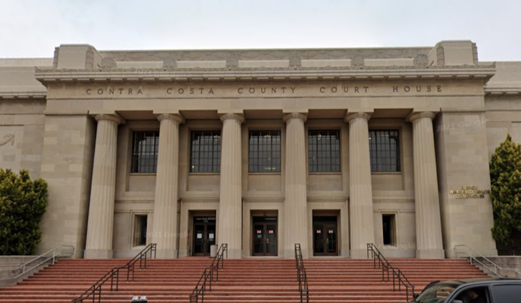 Oakland Man Accused of Murder Stabs Lawyers During Trial