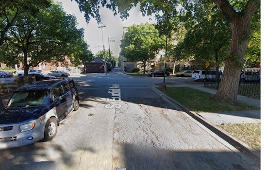 One Man Dead, Another Critically Injured in South Shore, Chicago Shooting