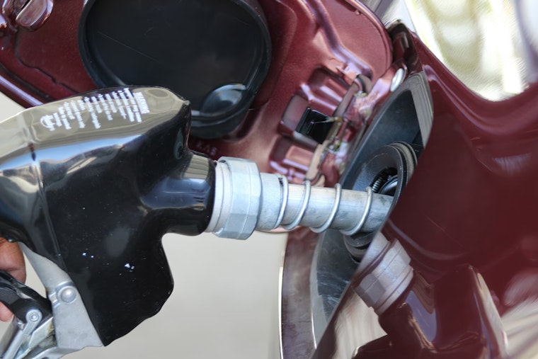 San Antonio Enjoys Lower Gas Prices as National Averages Hit 4-Month High Amid Economic Concerns