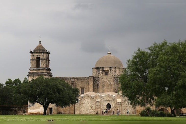 San Antonio Faces Week of Mixed Weather: Showers, Sunshine, and Rising Temperatures Expected