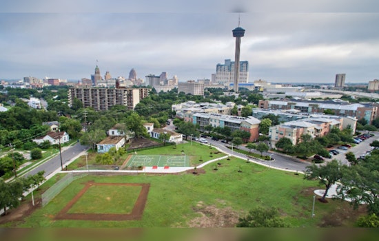 San Antonio Welcomes Warm Spring Temperatures Amidst Varied Cloud Cover and Fog