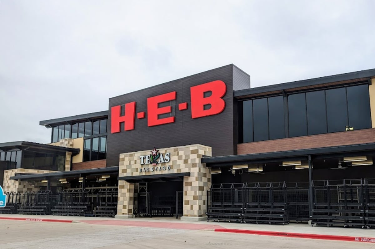 San Antonio's H-E-B Expands With New 110,000-Square-Foot Store In