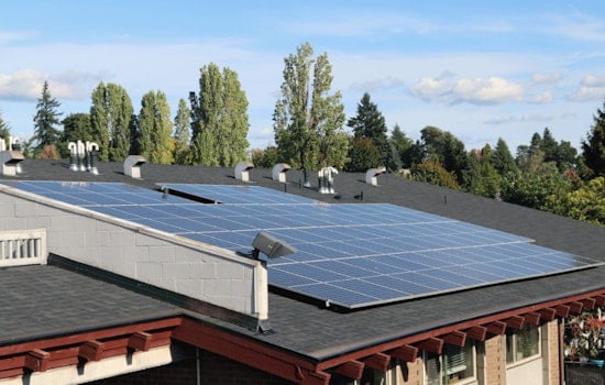 Seattle Stands Out in Renewable Energy Push Amid Modest 20% National Uptake