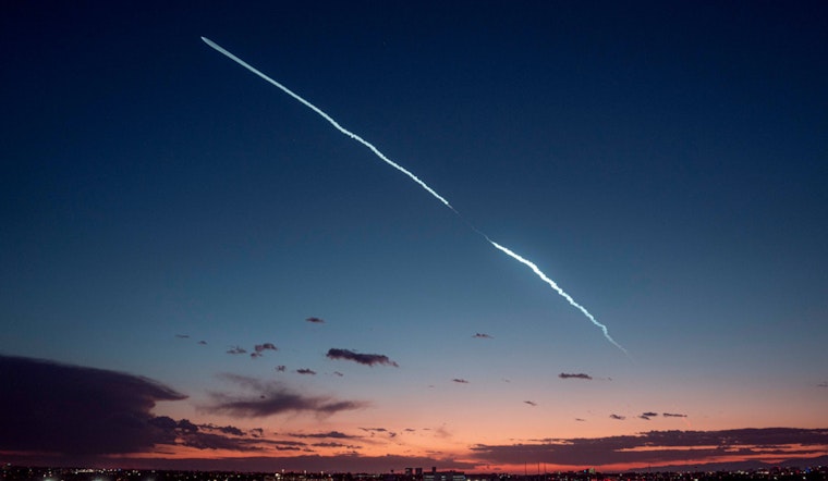 SpaceX Falcon 9 Rocket Launch Lights Up Phoenix Sky, Propelling 22 Starlink Satellites into Orbit