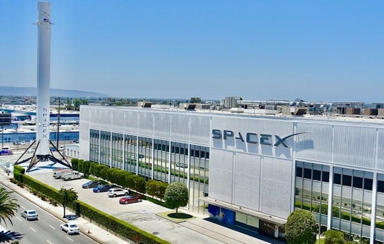 SpaceX Rocket Enthralls Los Angeles Spectators with Spectacular Twilight Launch