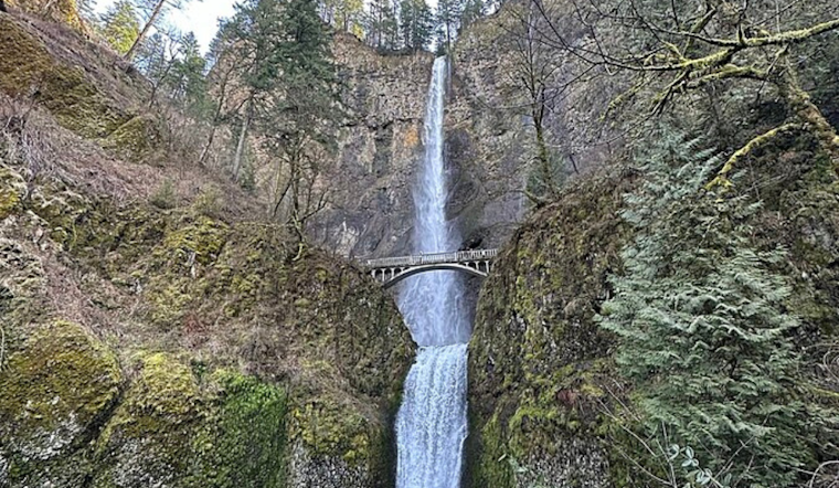 Stranded Hikers Near Multnomah Falls Overcome Perilous Cliff Predicament