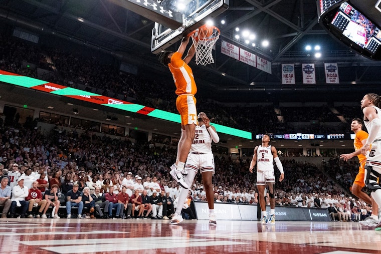 Tennessee on the Verge of SEC Glory, Alabama Defense Struggles Ahead of High-Stakes Showdowns