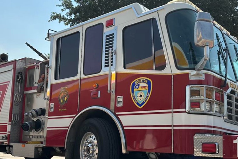 Three Houston Firefighters Injured in Intense 2-Alarm Second Ward Building Inferno