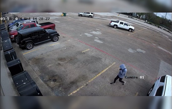 VIDEO: Houston Authorities Seek Public's Aid in Identifying Suspect in Armed Robbery on Huffmeister Road