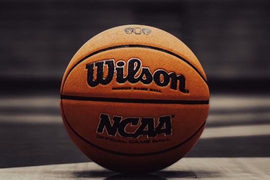 Volunteers Charge into Elite Eight with Victory Over Creighton, Purdue Awaits in Detroit Showdown