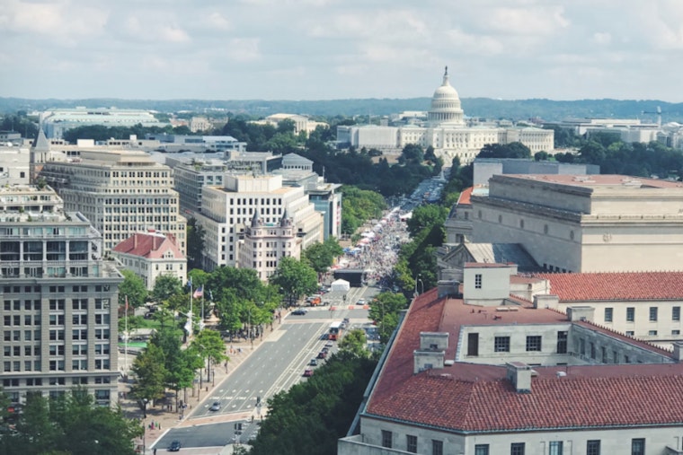 Washington D.C. Enjoys Sunny Skies and Warm Temps with Possible Weekend Showers on Horizon