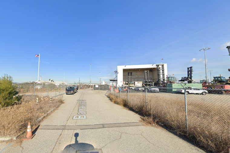 Worker Fatally Trapped Under Forklift at San Pedro's Berth 270, LAFD and Multiple Agencies Investigate