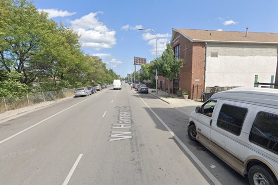 23-Year-Old Man Fatally Shot on East Garfield Park Sidewalk in Chicago; Police Seek Suspect