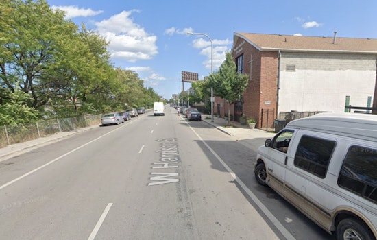 23-Year-Old Man Fatally Shot on East Garfield Park Sidewalk in Chicago; Police Seek Suspect