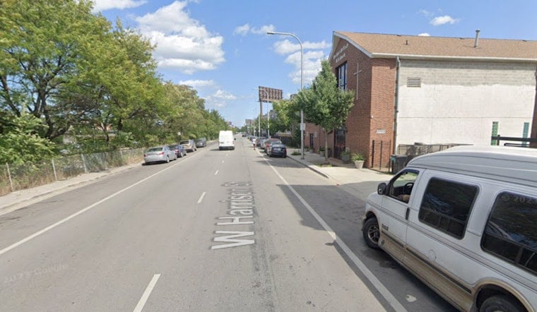 23-Year-Old Man Fatally Shot on East Garfield Park Sidewalk in Chicago; Police Seek Suspect