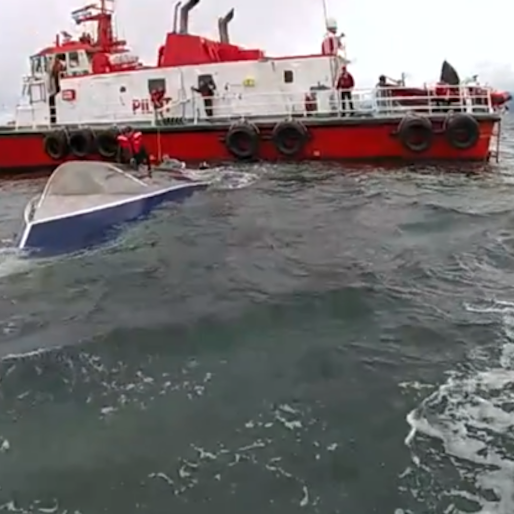 Four Rescued Near Golden Gate Bridge After Boat Capsizes in San Francisco Bay