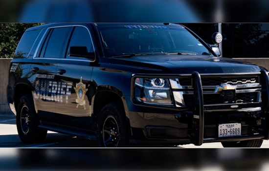 Armed Suspects at Large Following High-Speed Chase and Car Theft in Leander, Texas