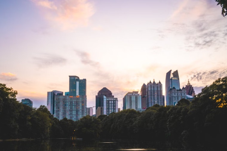 Atlanta Basks in Warm Spring Days, Highs in the 80s Forecasted as New York Awaits Season Shift