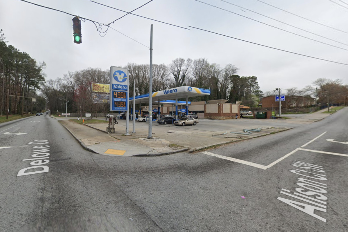 Atlanta Police Seek Suspect Accused of Assaulting, Robbing Elderly Man