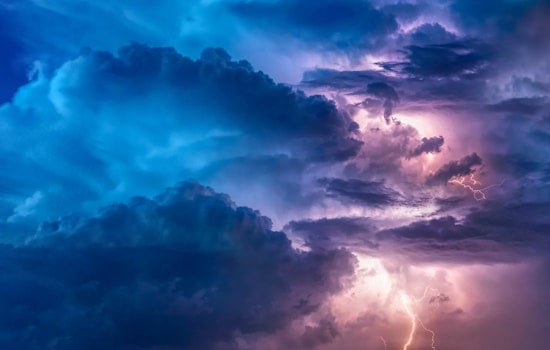 Chicago on Alert for Severe Weather with Possible Thunderstorms, High Winds, and Snow