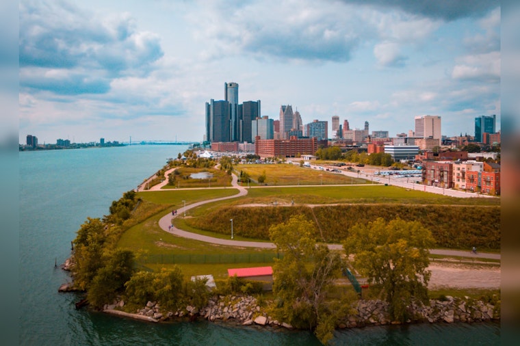 Detroiters Brace for Mixed Bag of Sunshine and Showers in Unsettled Week Ahead