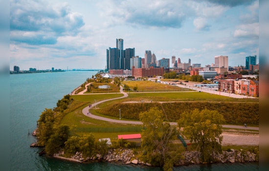 Detroiters Brace for Mixed Bag of Sunshine and Showers in Unsettled Week Ahead
