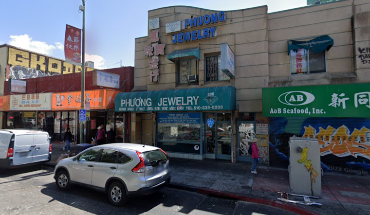 Eight Armed Assailants Stage Daylight Robbery at Oakland Jewelry Store in Chinatown