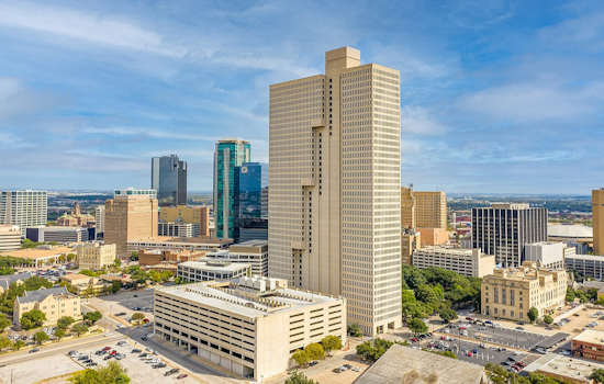 Fort Worth's Tallest Building Burnett Plaza Faces Potential Foreclosure Amidst Legal Woes