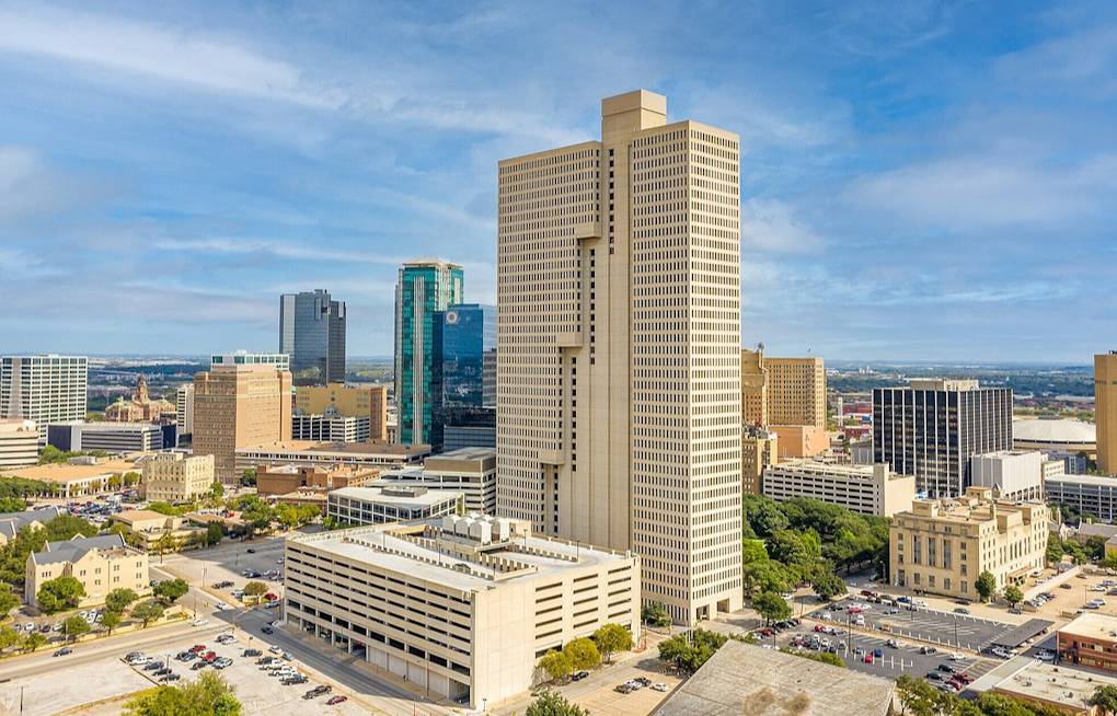 Fort Worth's Tallest Building Burnett Plaza Faces Potential Foreclosure Amidst Legal Woes
