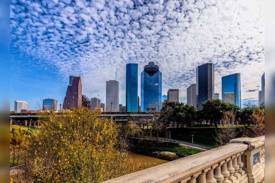 Houston Braces for Sunny Start, Potential Thunderstorms to Close Weekend, Advises NWS