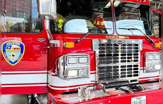 Houston Fire Department Rapidly Subdues Early Morning Apartment Fire in Westbury