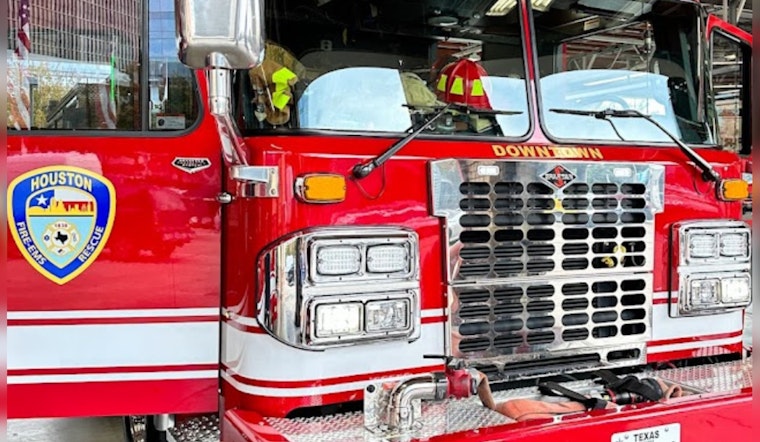 Houston Fire Department Rapidly Subdues Early Morning Apartment Fire in Westbury