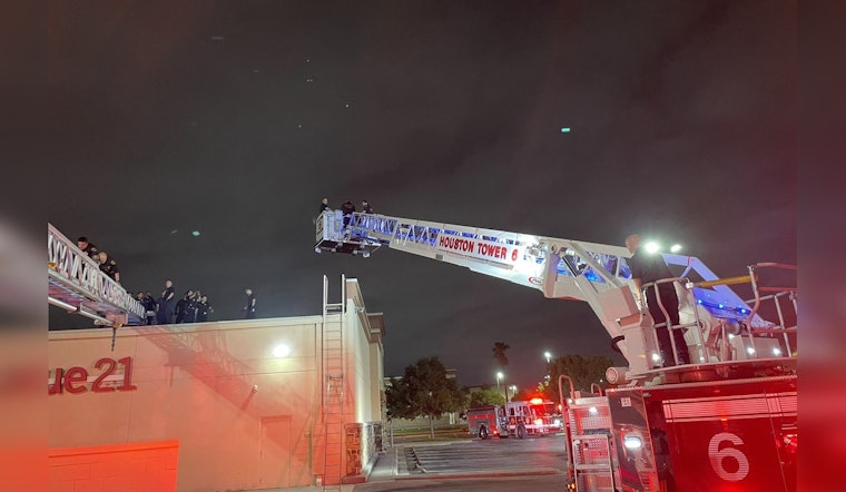 Houston Police Apprehend Rooftop Vandal After Disruptive Incident on North Freeway