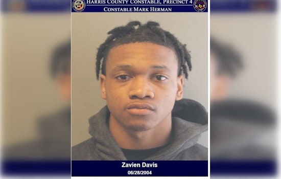 Houston Police Arrest Man After High-Speed Chase on Parkway; Zavien Davis Faces Theft, Evading Charges