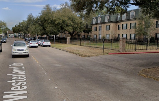 Houston Police Investigate Shooting Death of 74-Year-Old Carol Webber in Apartment Complex