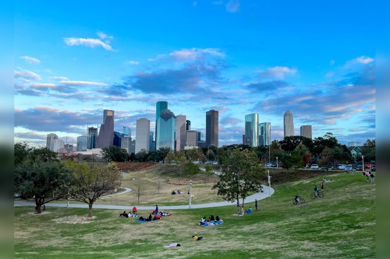 Houston Prepares for Cloudy and Mild Weather Amid Central States' Severe Thunderstorm Risk
