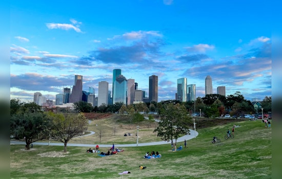 Houston Prepares for Cloudy and Mild Weather Amid Central States' Severe Thunderstorm Risk